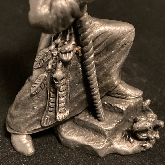 Pewter Fantasy Wizard with Owl Mystic Figurine Holding Crystal Balls - Picture 9 of 10
